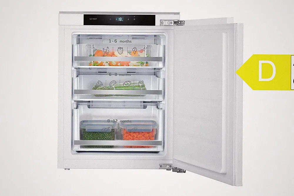 Einbau Gefrierschrank NoFrost 62l Festtür 72cm EEK D Touch LED