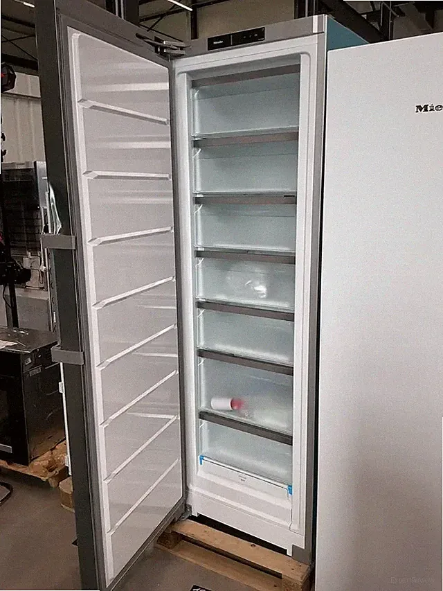 Miele FNS 4782 D Gefrierschrank Edelstahl NoFrost 277 L 12430650 geprüft