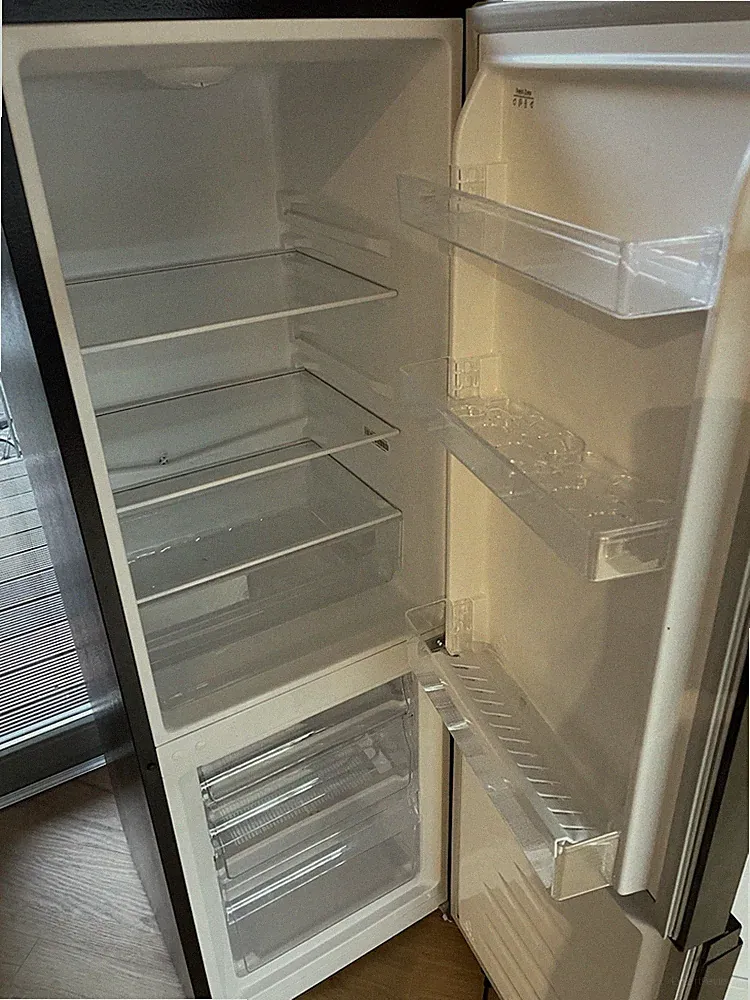 Neuer Kühlschrank Mit Gefrierfach, Bomann, Kaum benutzt, 6mo alt, 143cm hoch